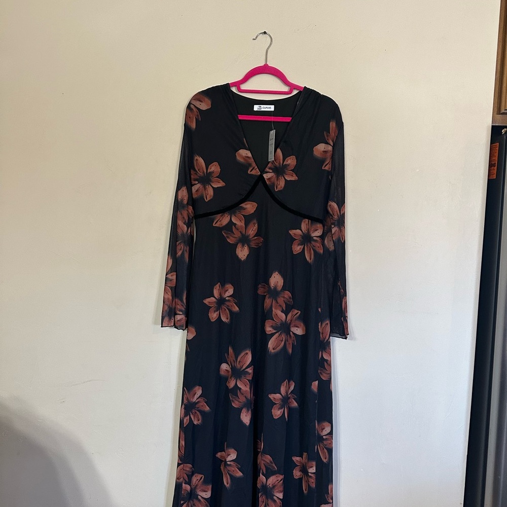 Cupshe Black Dress‎ with Brown Floral Pattern - Picture 2 of 6